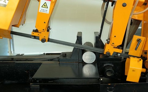 芷江数控带锯床自动送料精度会出现偏差吗？