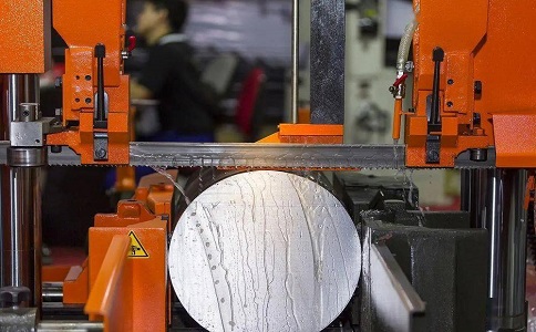 芷江立式金属带锯床切削出现跑带故障解决方法！